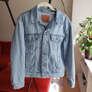 Levi's trucker jacket 100% cotton light wash denim size M